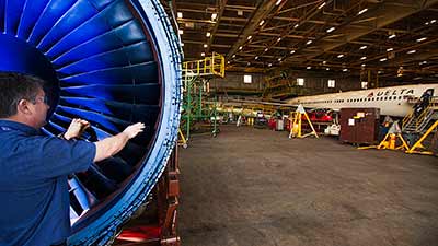 S-1916-012-F16-F12-Copyright_Steve_Thornton